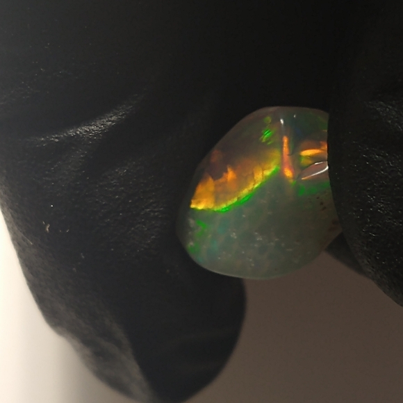 Very Bright Full Spectrum Opal With Honeycomb and Digit Patterns - Picture 4 of 16